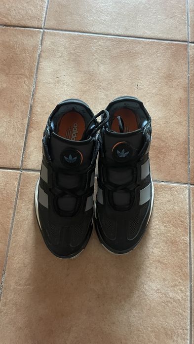 Adidas niteball marimea 42 2/3,purtati de 2 ori!