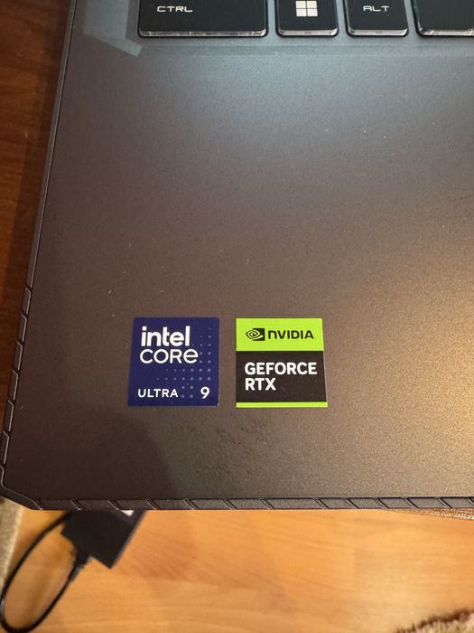 laptop gaming msi vector 16. Ultra 9 275HX, 32 gb ram, rtx 5080 16 gb