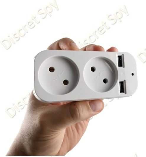 Cameră spion Wi-Fi 1080p ascunsă în adaptor de priză dublu cu USB 
.