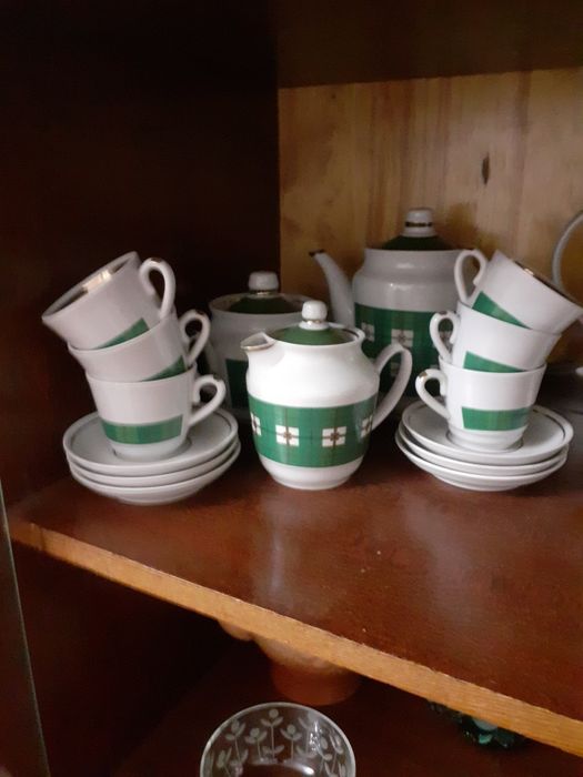 Сервизы чайные, кофейные, новые.