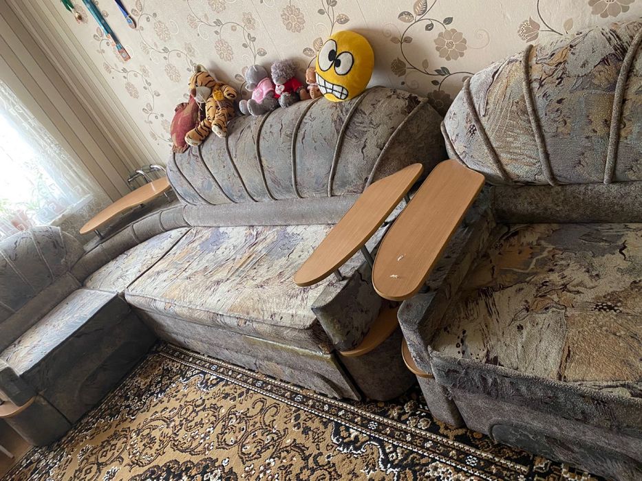 Продам диван и кресло (самовывоз)