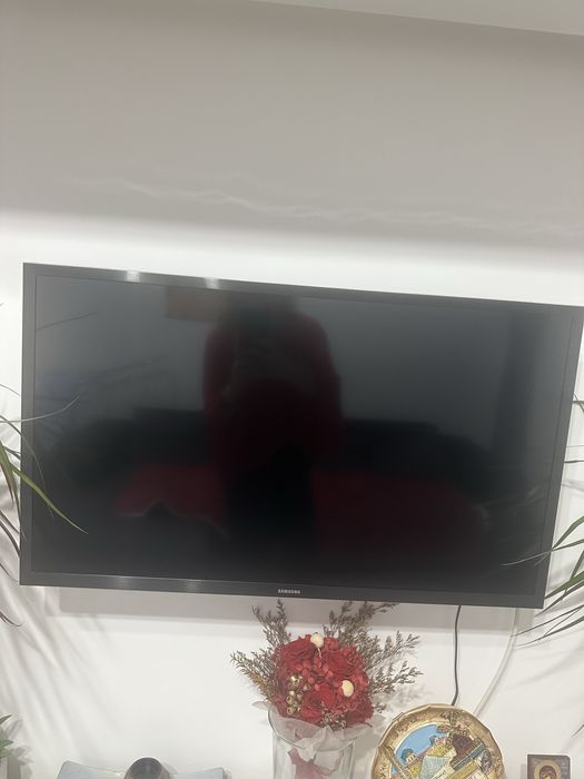 Vand 2 tv uri  Smart Samsung 80 cm