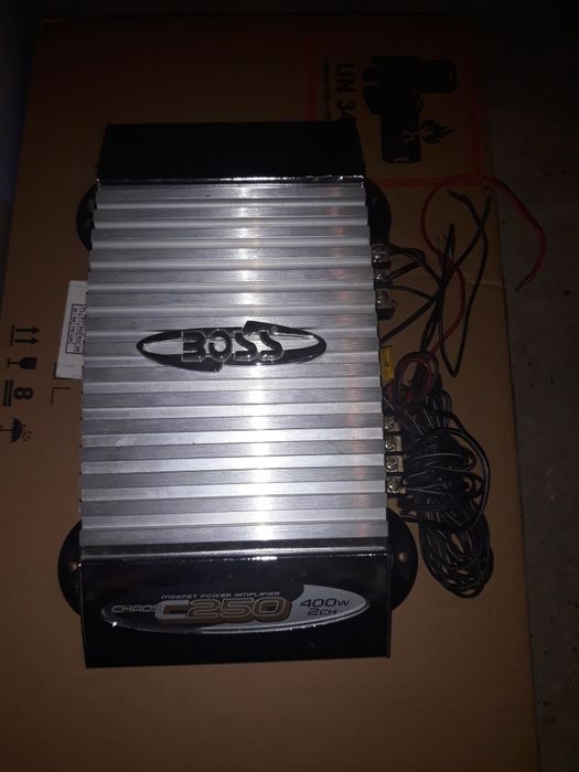 Subufer și statie auto