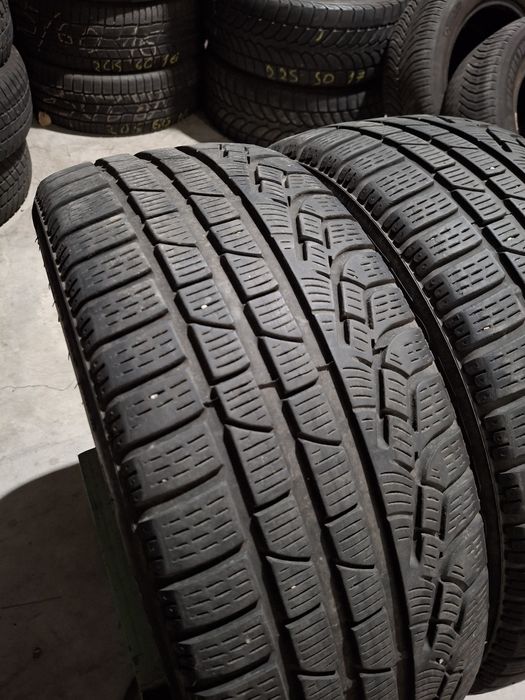 2 Anvelopele de iarnă  225 40 r18 Pirelli