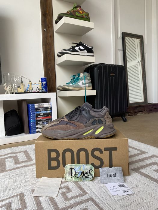 Yeezy 700 V1 Mauve cititi descrierea
