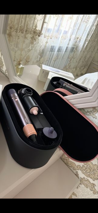 Срочно продам новый дайсон фен с насадками