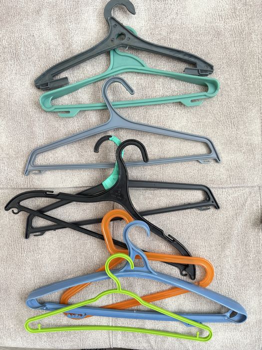 Набор пластиковых вешалок
