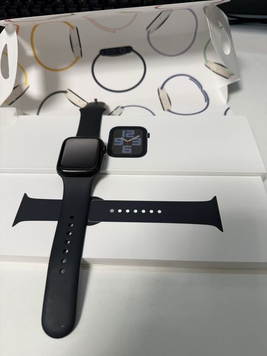 Apple Watch SE (Gen 2) 44mm midnight (87% battery health)