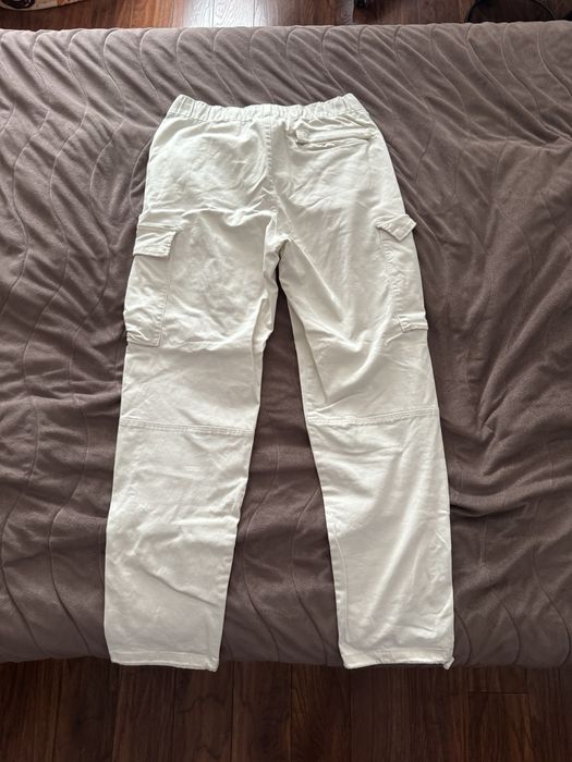 Бели каргота Bershka