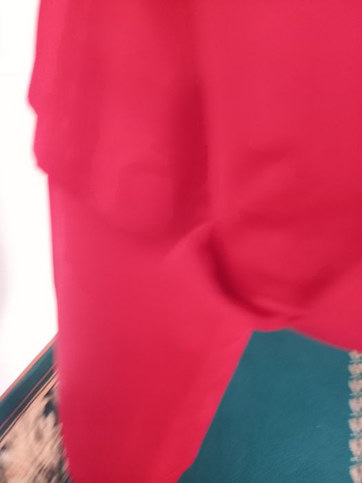 Продам красный костюм