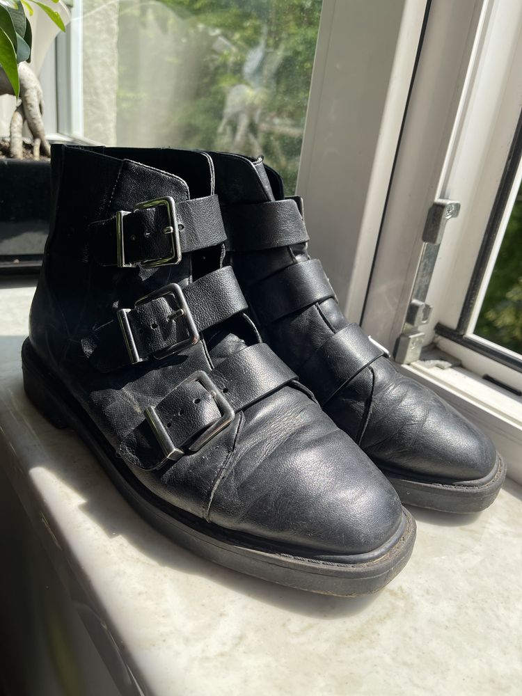 Pantofi diverse modele