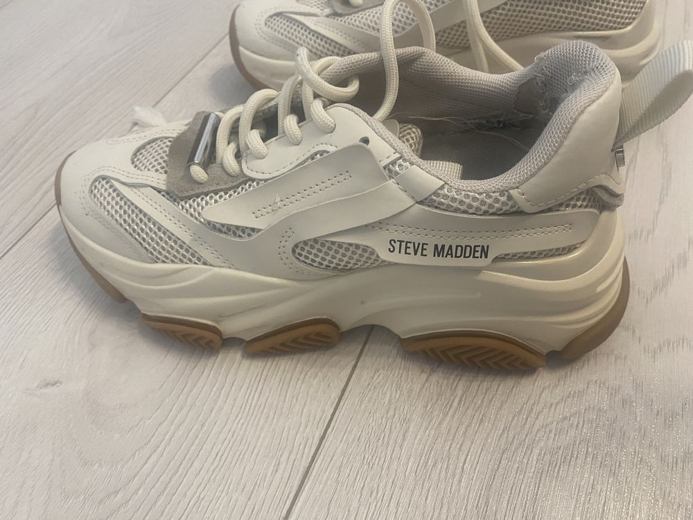 Adidasi Steve Madden