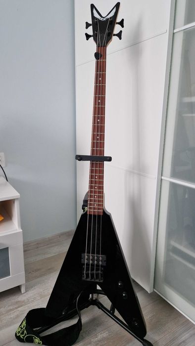 бас китара DEAN Flying V