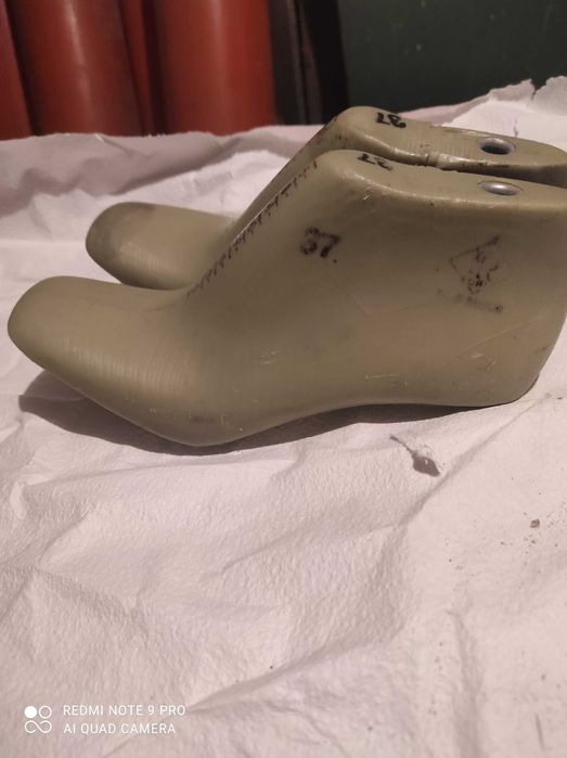 Продавам чисто нови калъпи за обувки