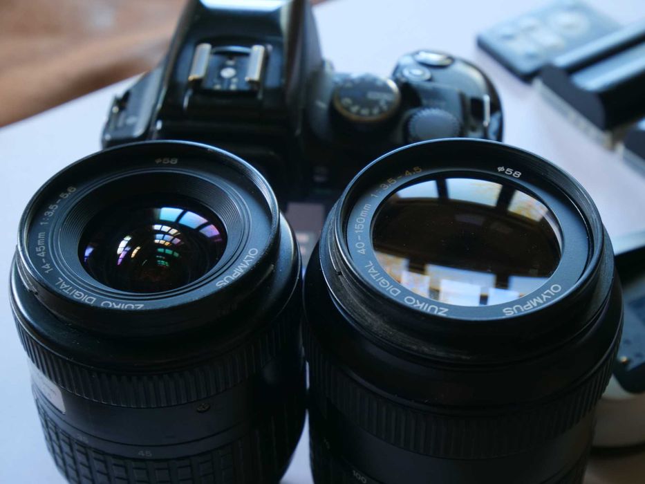 KIT OLYMPUS E500, 2 obiective, 4 baterii, telecomanda