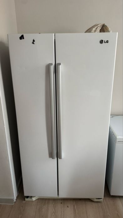 Продается холодильники двухдверный буу LG и SAMSUNG