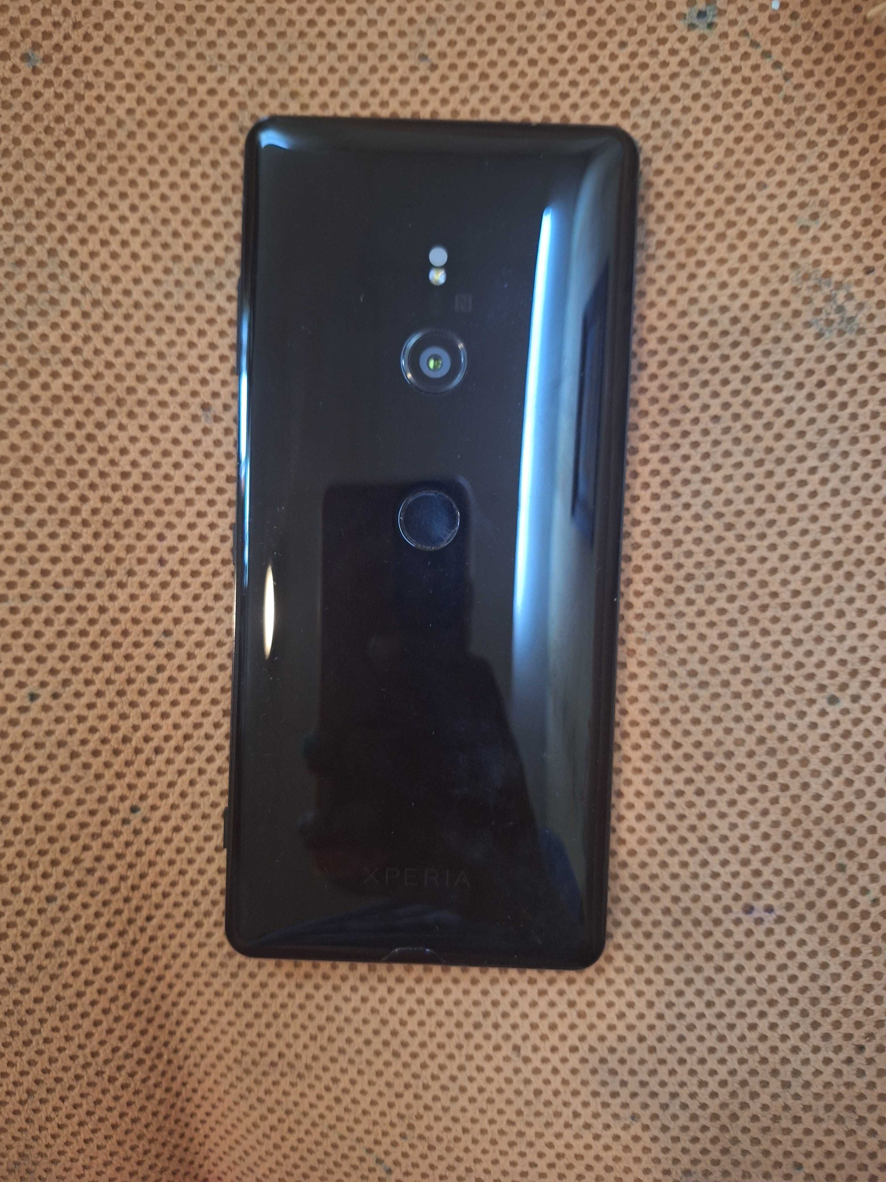 Продавам Sony Xperia XZ3