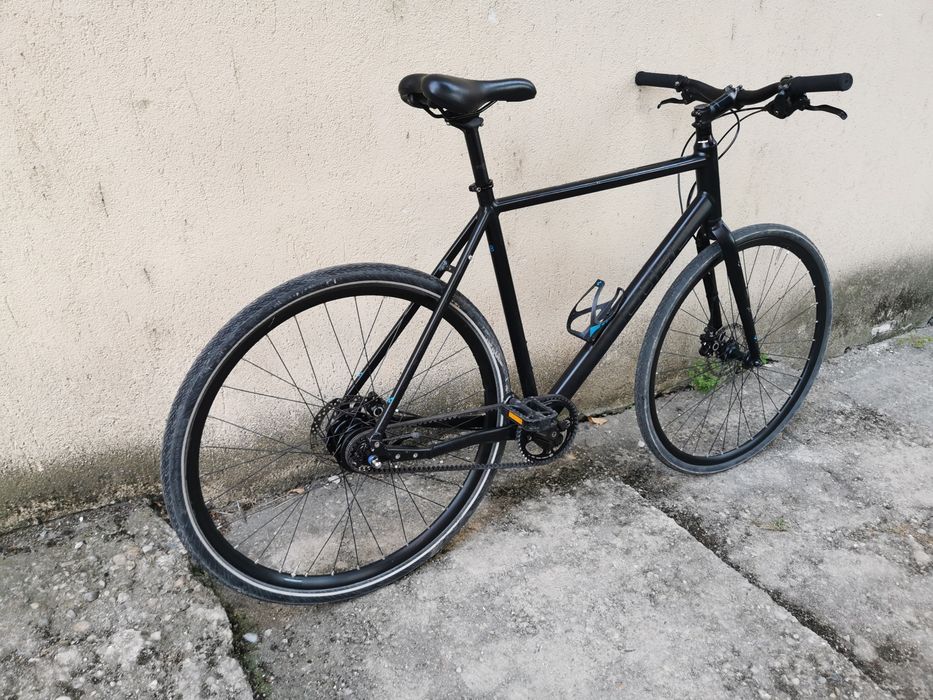 Bicicleta CUBE Hyde pe curea gravel city trekking