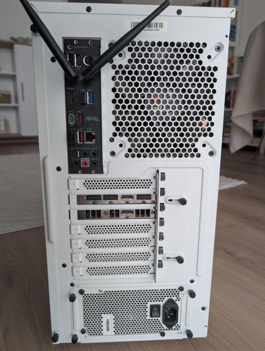 PC Gaming: Memorie 32GB, Stocare 3TB, RYZEN 7 3800x, RTX 3070