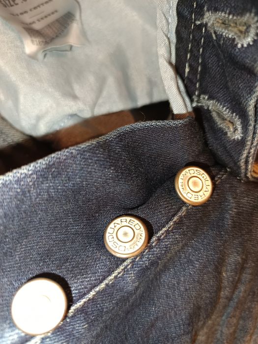 Дънки на Dsquared2. Спешно!!