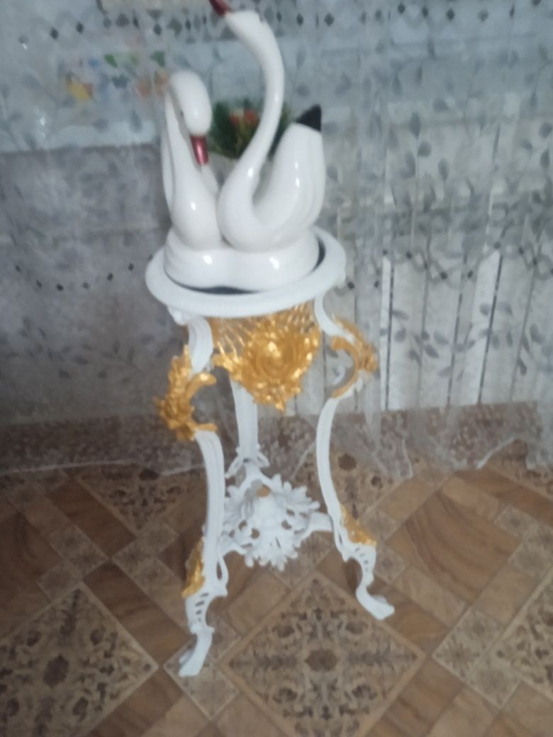 Подставка для цветов для красоты