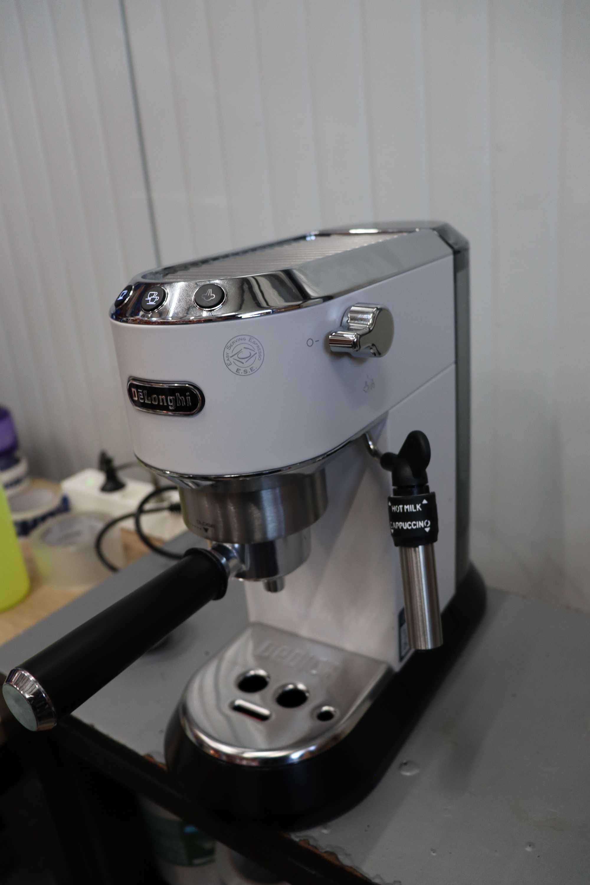 DeLonghi Dedica Style EC 695.W Кафемашина, Полуавтоматична 1.1 л