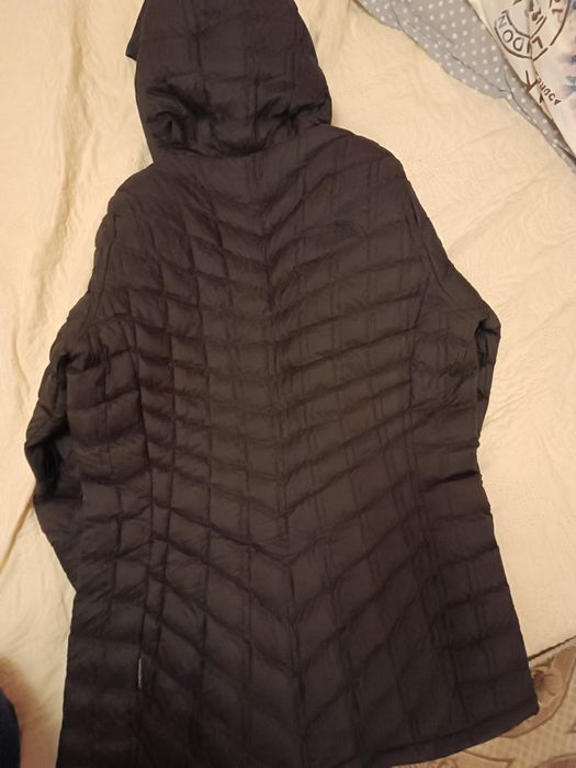 Тънко яке на марка the north Fese