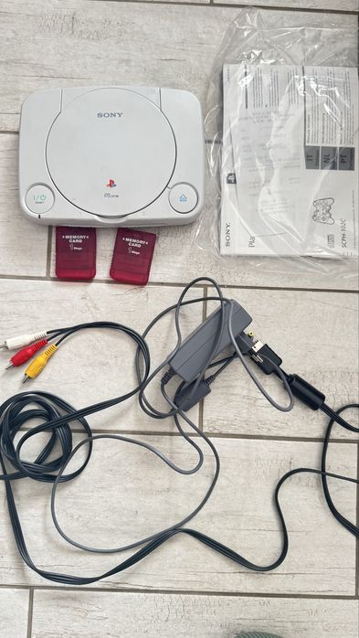 Продавам PlayStation One (PS1)