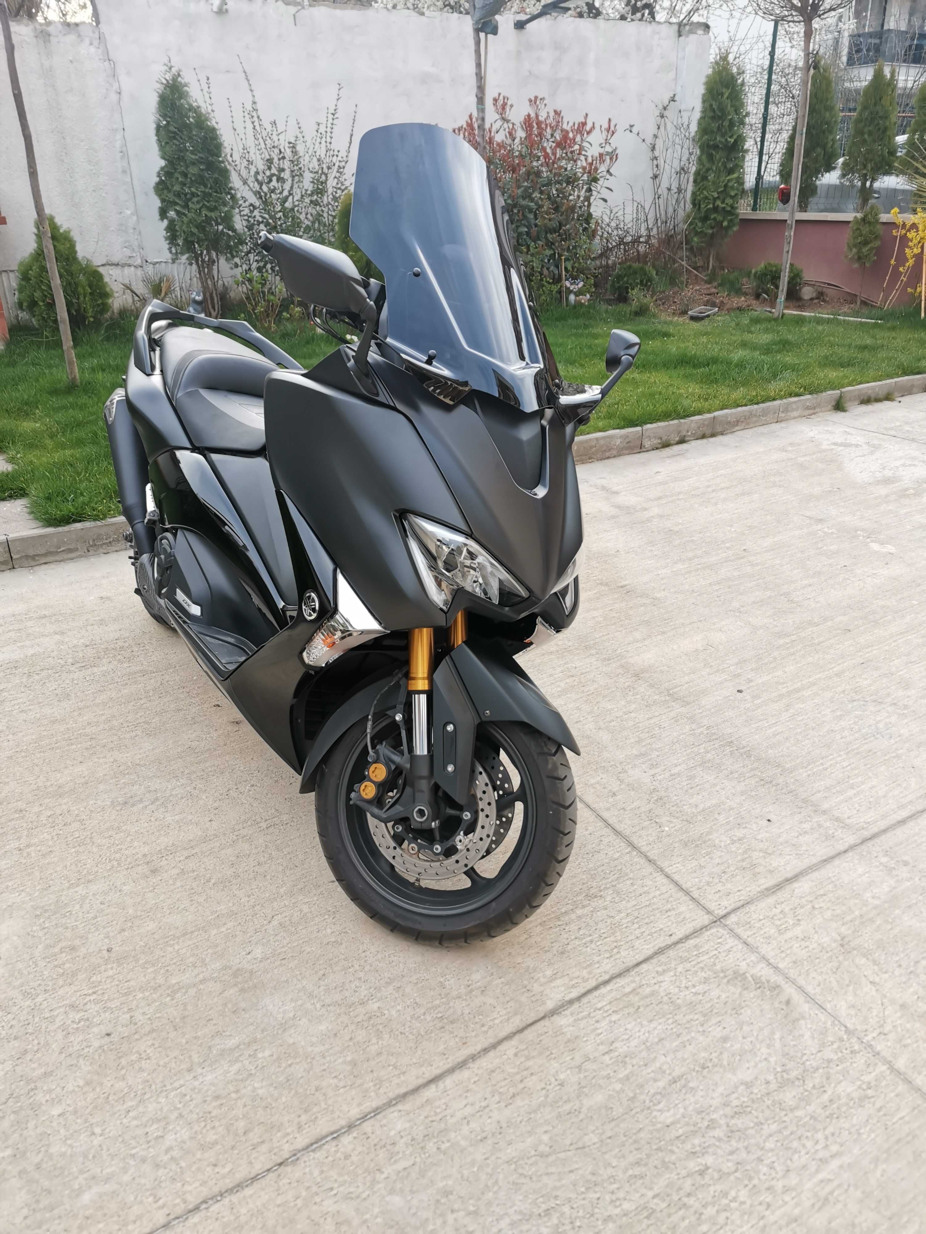 Yamaha T-max DX...