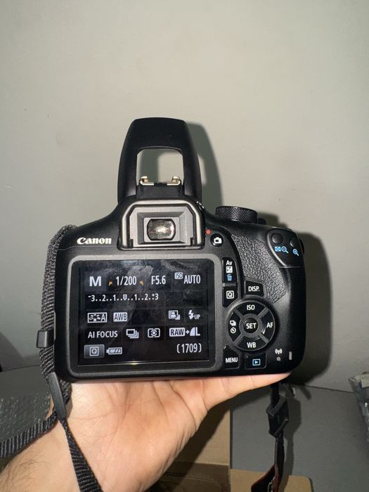 Canon Eos 1300 D Negociabil