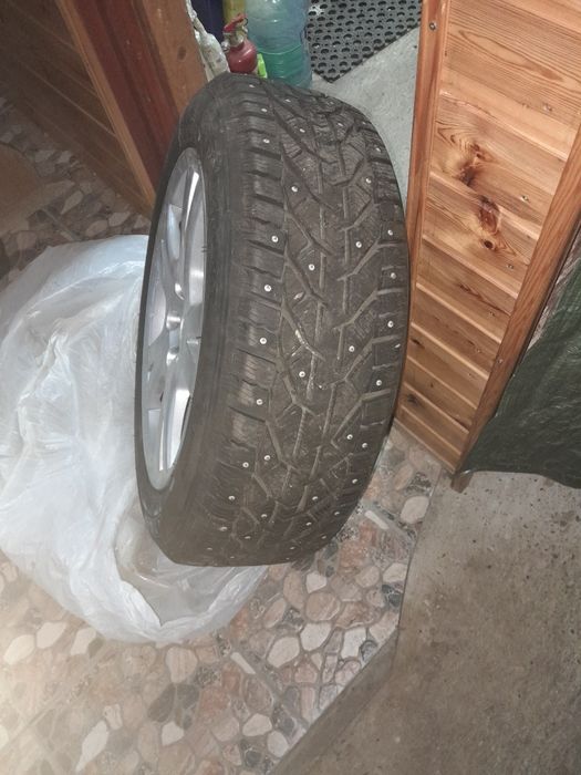 Jante Volvo,cauciucuri iarna cu cuie si jante(împreună sau separat)