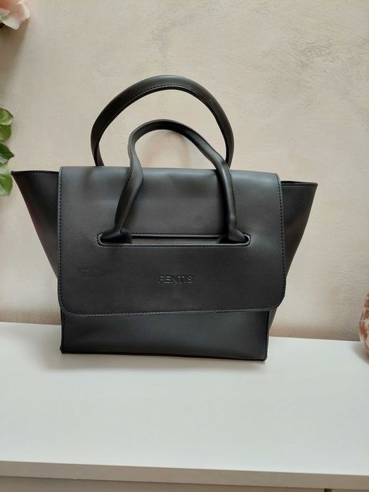 Стилна черна дамска чанта