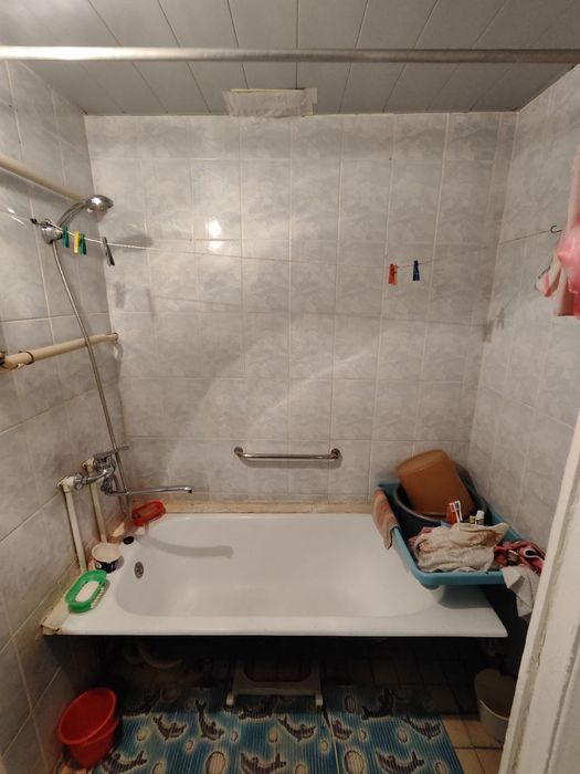 12 квартал. 3/2/4. 2/6 балкон. Вдоль метро