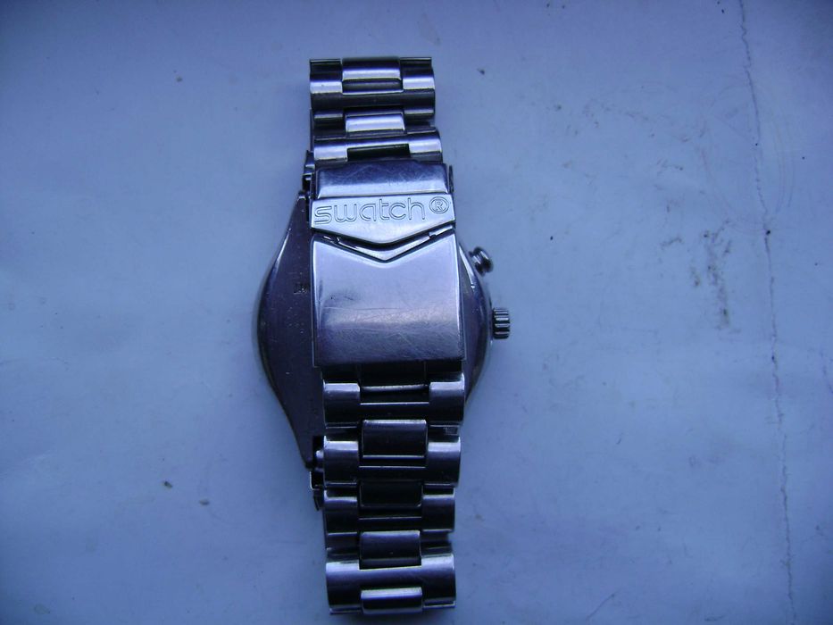 Продавам 3 броя кварцови часовници Casio,Swatch