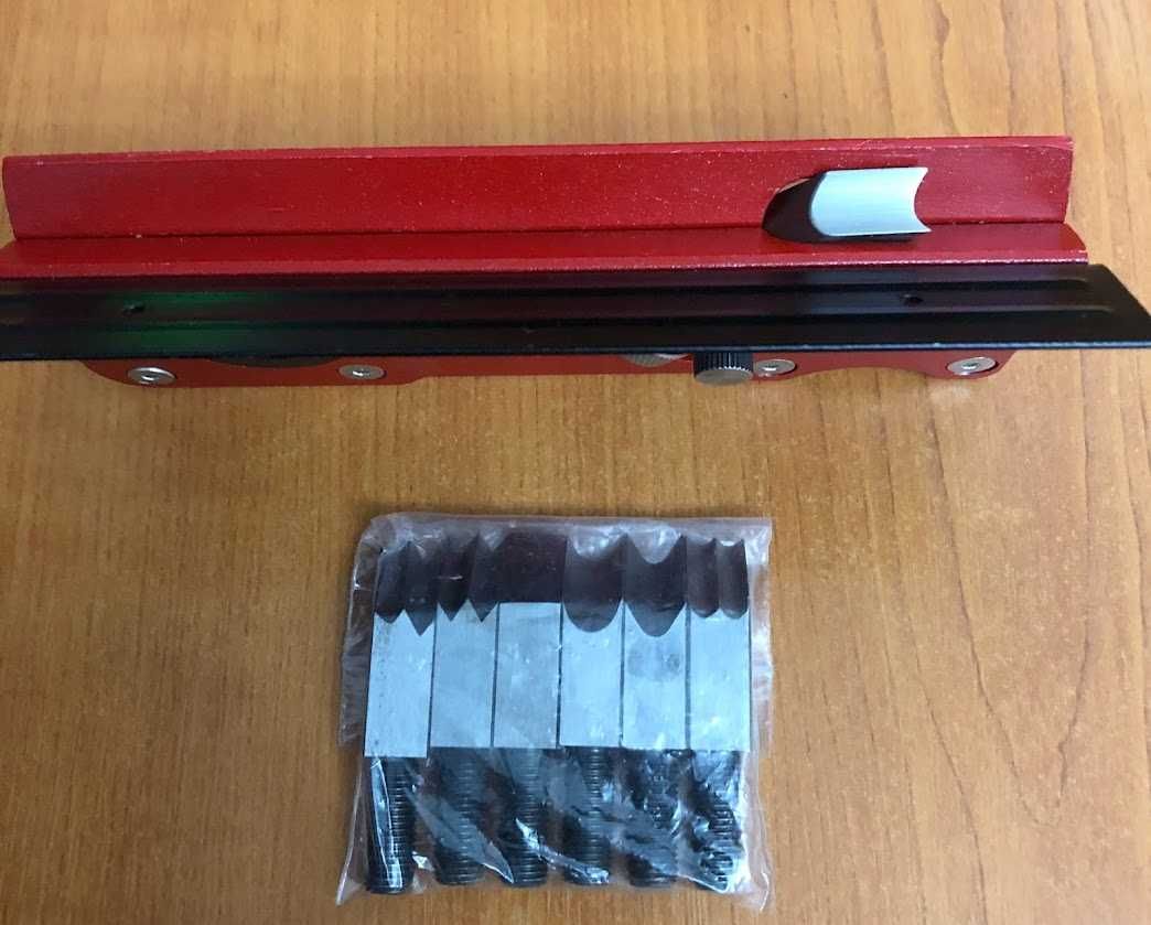Rindea manuala pentru prelucrarea lemnului, 15.4x5x2 cm, Rosu