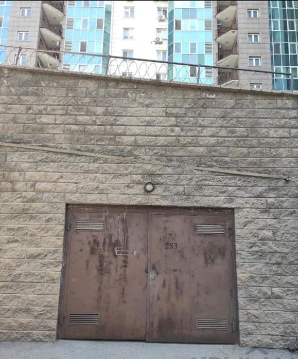 Гараж в Районе Мега Центра