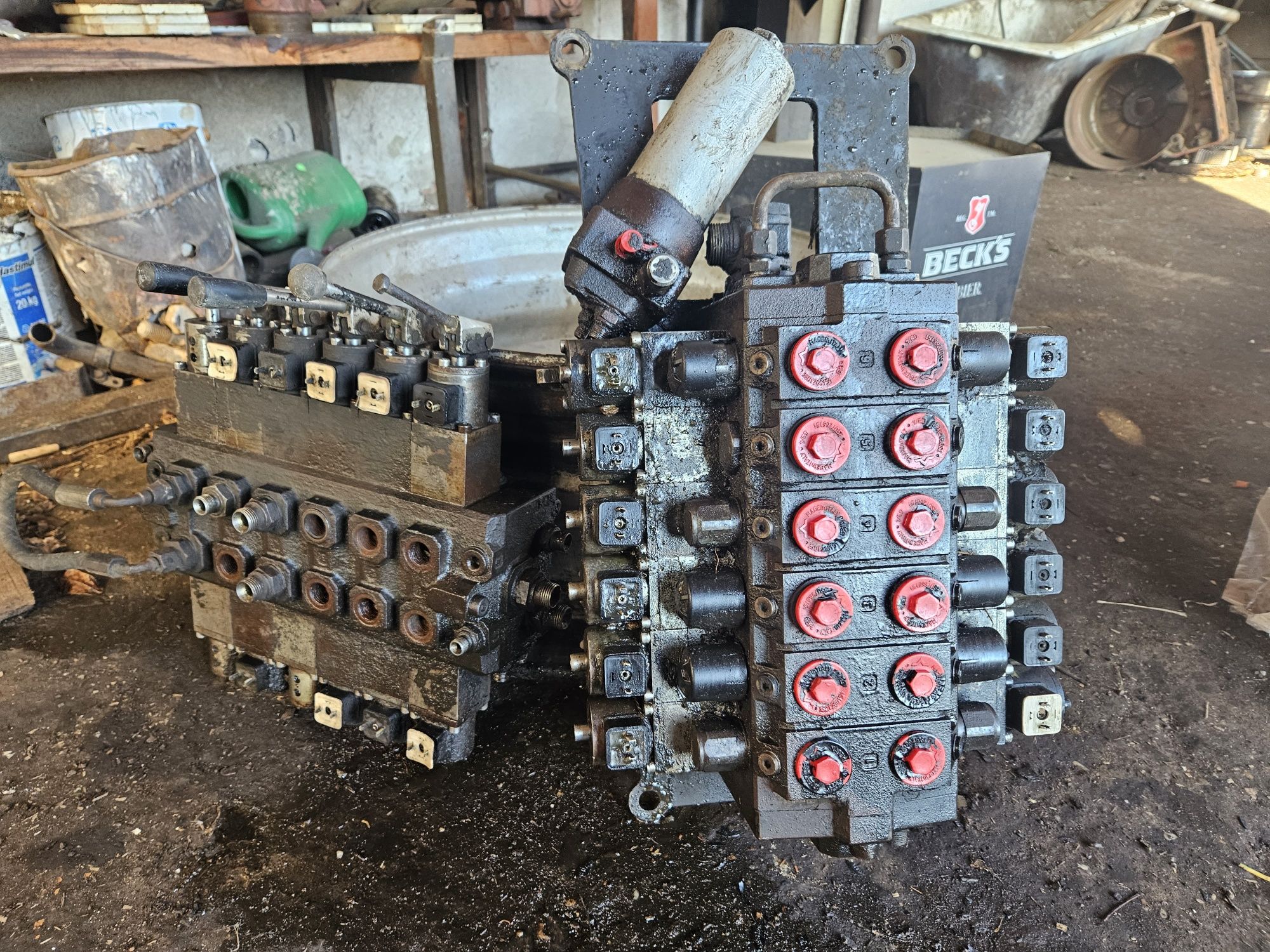 Vând distribuitoare macara  krom v10cx