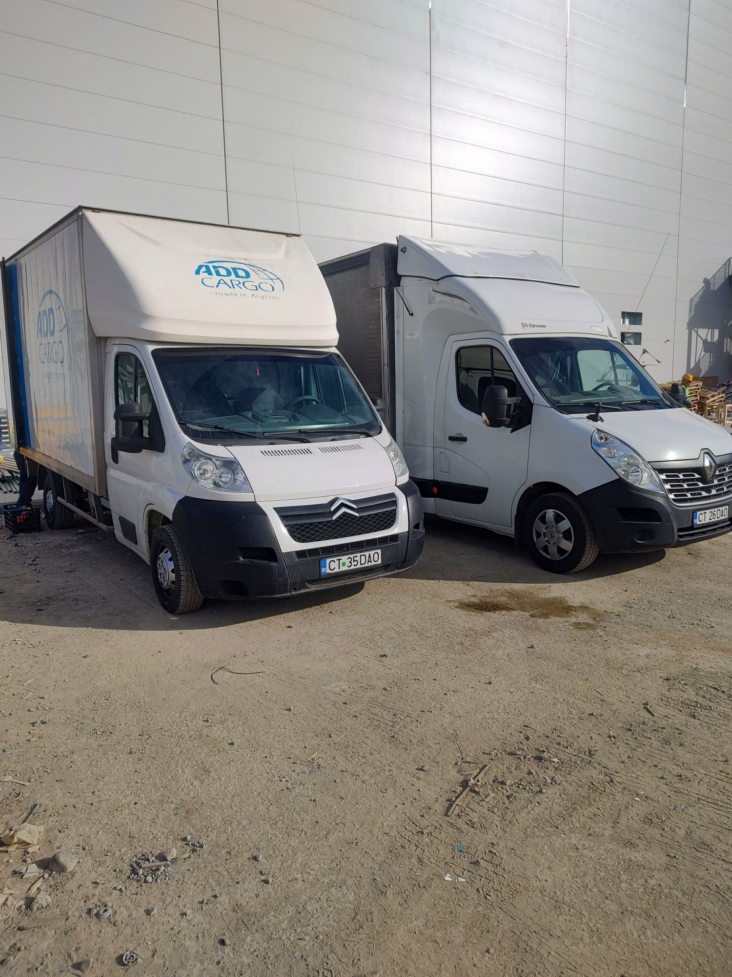 Transport marfa ,mobilier ,diverse pe orice distanta .