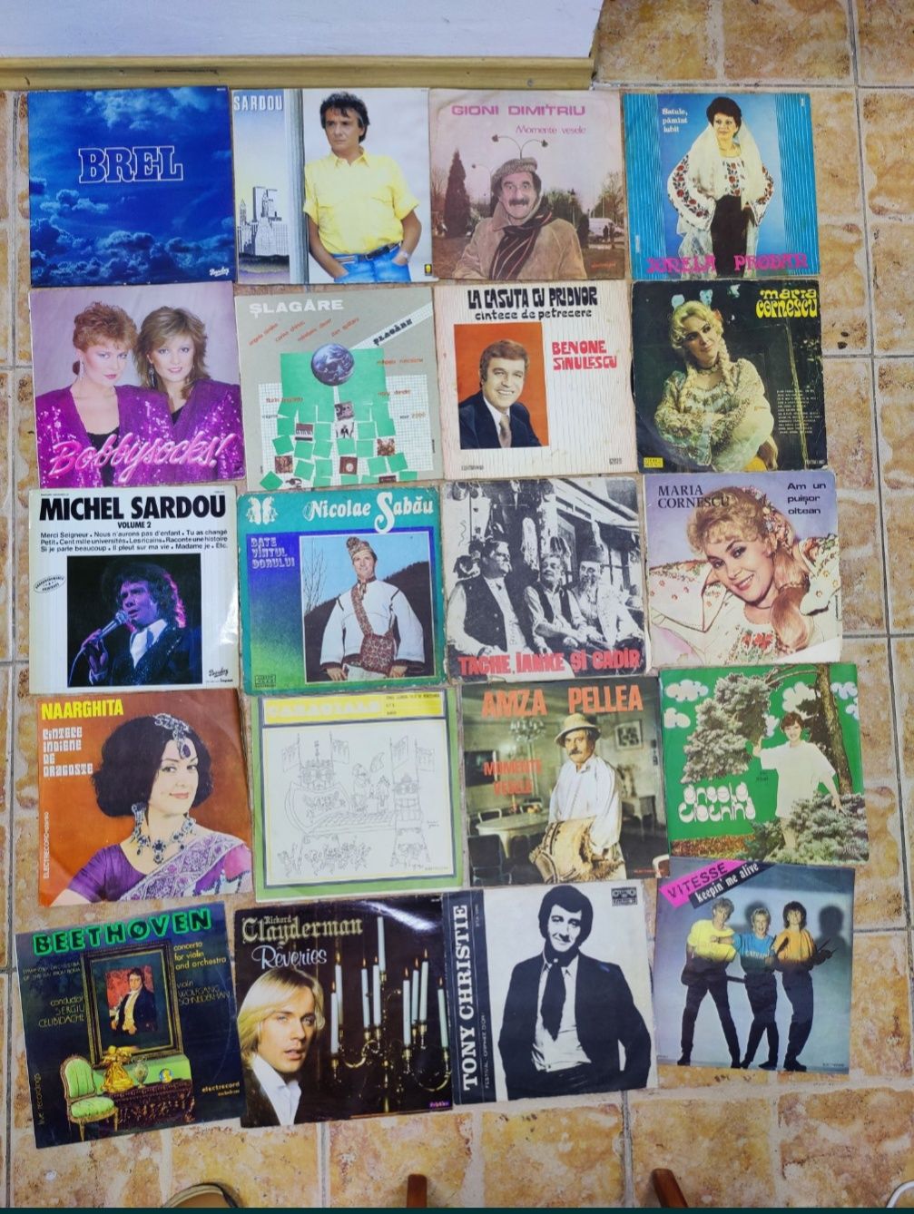 Viniluri muzica ușoară și lautareasca.