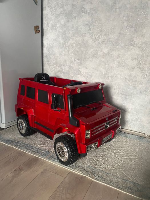 Детская машина на пульте / Электромобиль