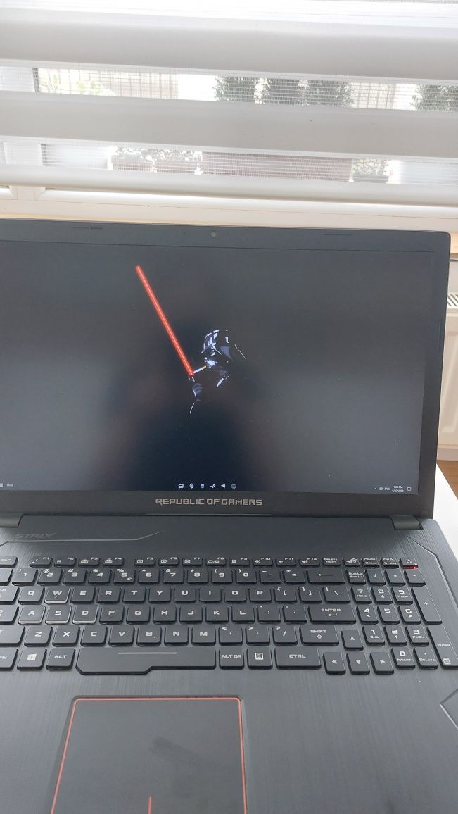 Vând laptop ASUS ROG