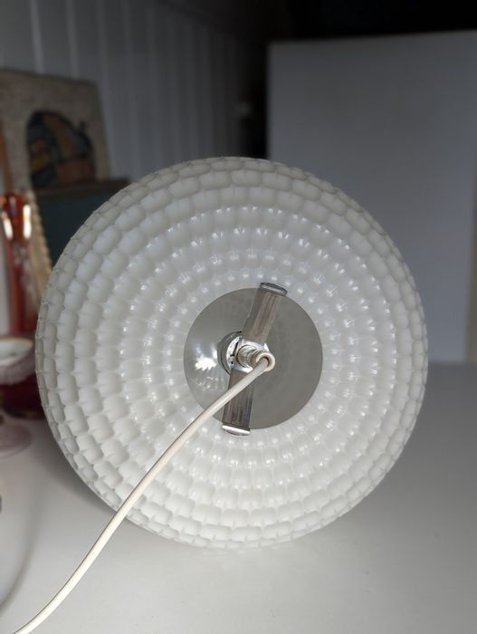 LLustra mid century, moderna, fabricata de firma germana Erco.
Este al