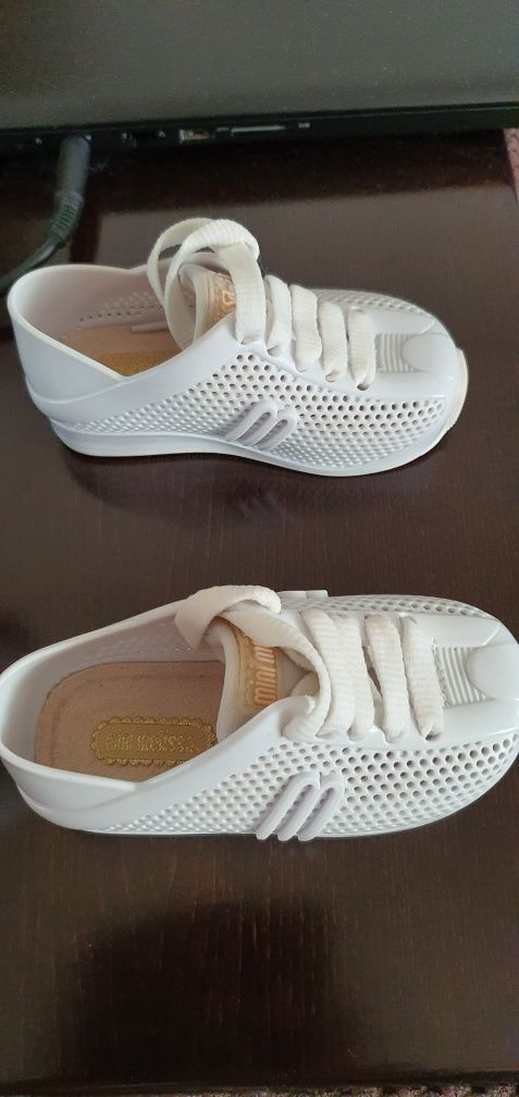 Mini Melissa 21 номер, Нови