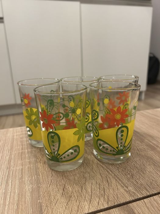 Чаши за Вода на Цветя