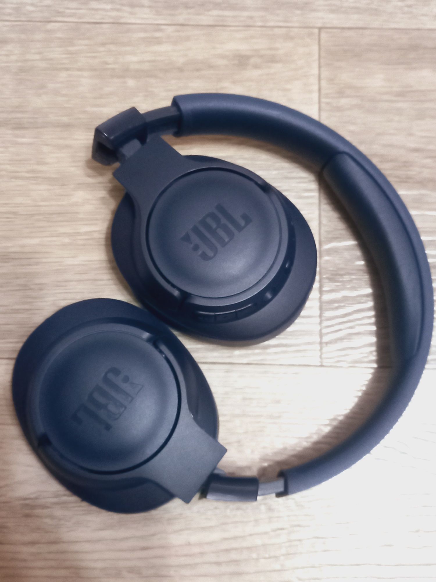 Продам срочно Наушники JBL Tune 710BT