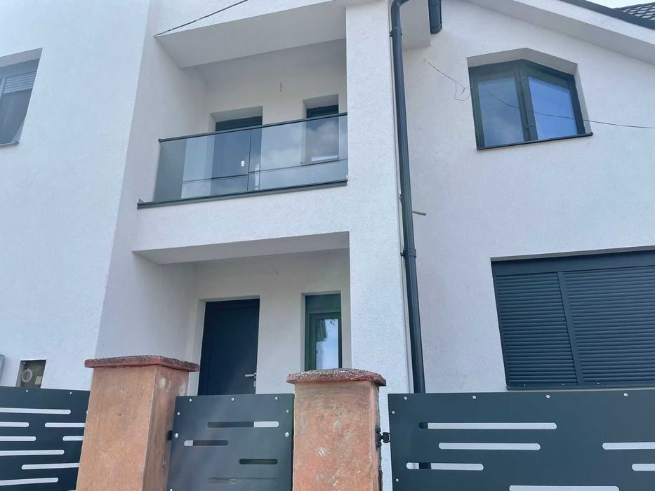 Balustrada de sticla cu lem