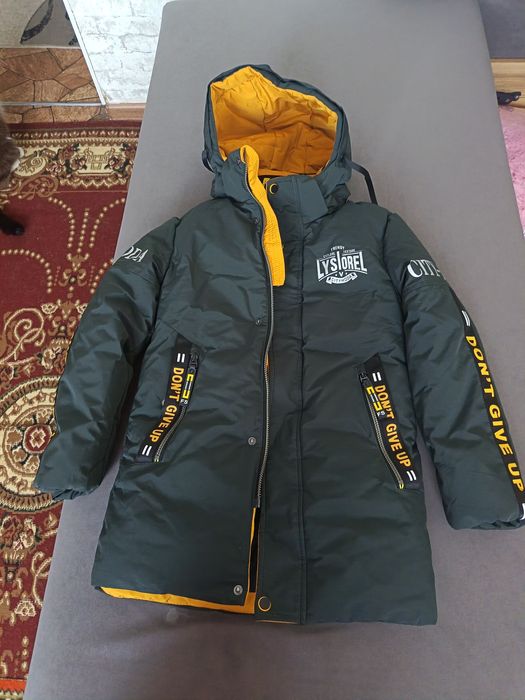 Продам зимнею куртку на мальчика