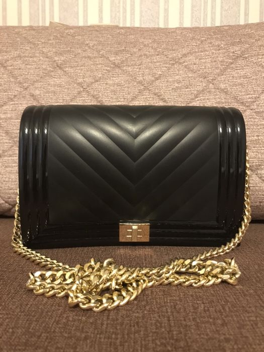 Сумка с массивной цепью