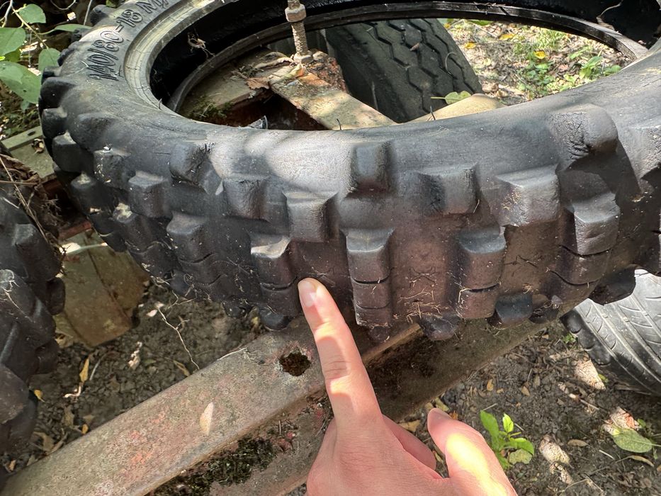 Anvelope Endurocross secand 140 80 -18 si 100/100-21 in stare buna