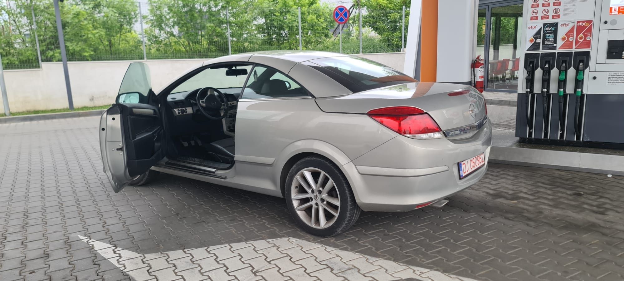 Dezmembrez opel astra h twintop 1.6 xep